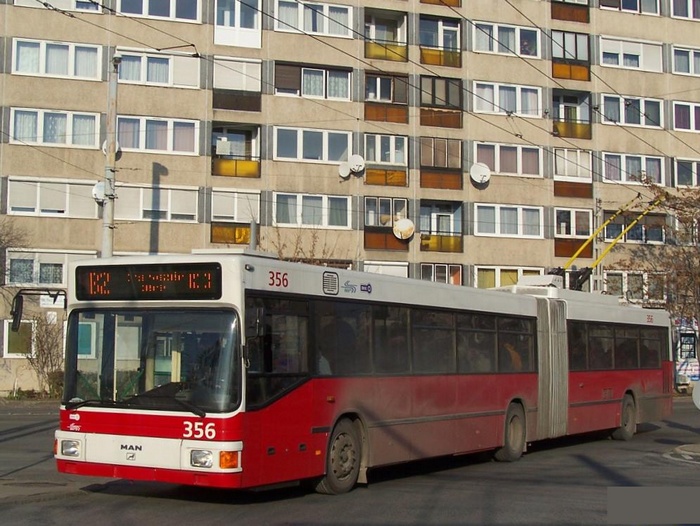 Former Eberswalde articulated trolleybus 031 of the Austrian type ÖAF Gräf & Stift NGE 152 M17 in Budapest/H with the
car no. 356 on the Örs Vezér tere